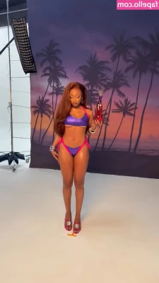 Megan Thee Stallion [ megan-thee-stallion-4 ] - Bath time