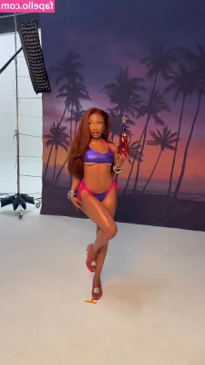Megan Thee Stallion [ megan-thee-stallion-4 ] - Dale amor a mis fotitos bbys