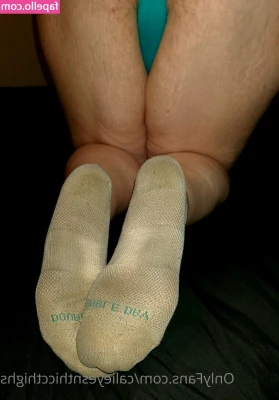 calieyesnthiccthighs - Who wants to see my ass shake?