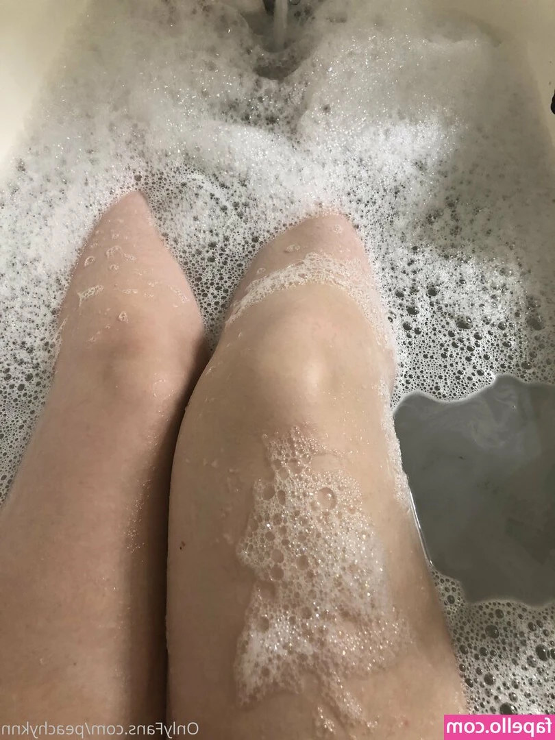 peachyknn - Legging ripping, oil, vibrator, and squirting orgasm 💦💦💦