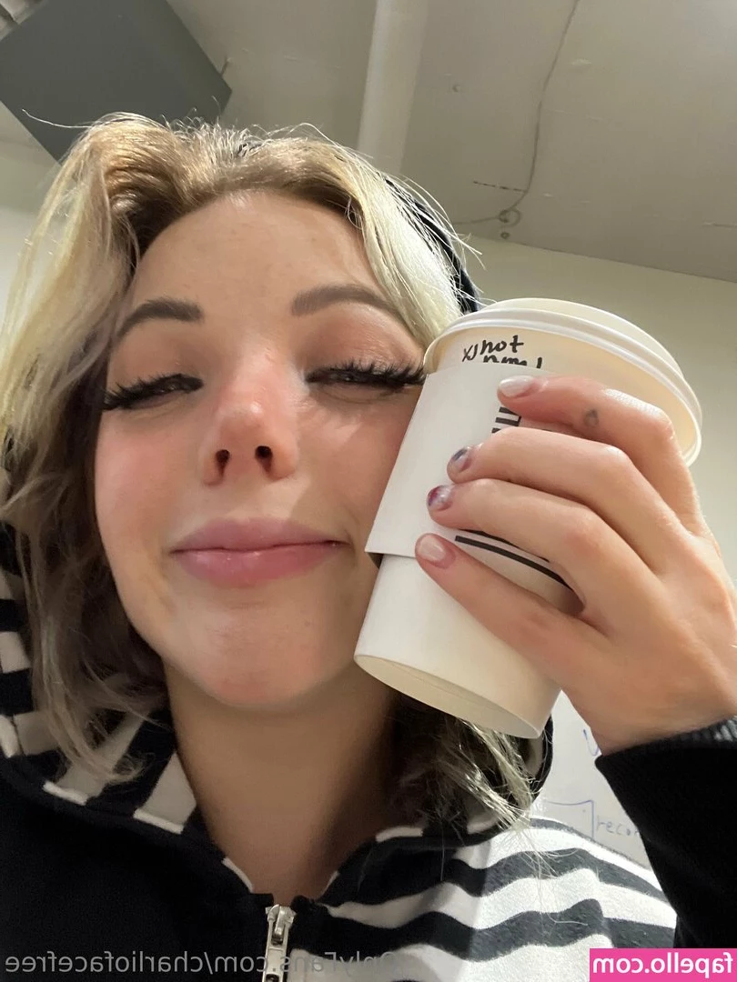 charliofacefree [ charliofacefree-2 ] - My cheeks stay shakin
