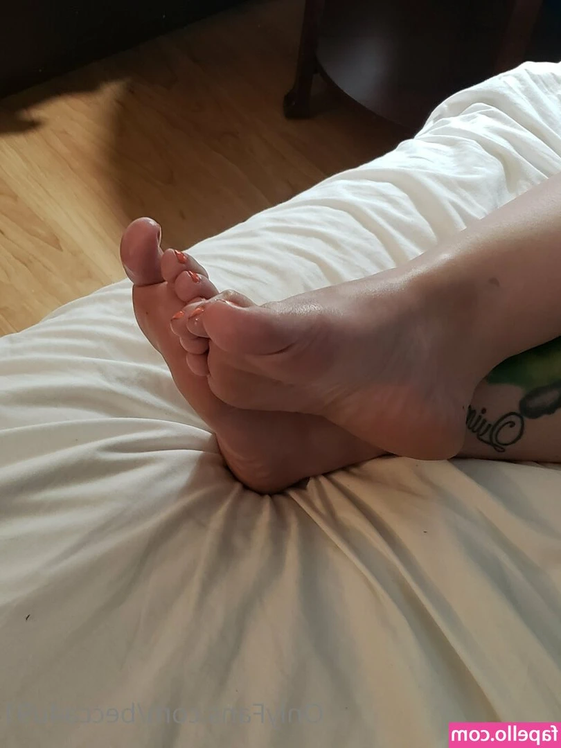 becca4u91 - Q: What are your thoughts on guys jacking off to your pics and