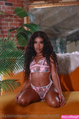 freeministalli - how would you use me   remember to swipe
