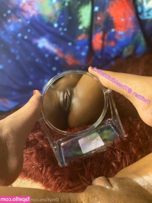freeministalli - this garter is holding on for dear life 👀