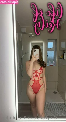 life-of-riley - I'm online and available to chat / sext / video call for the next