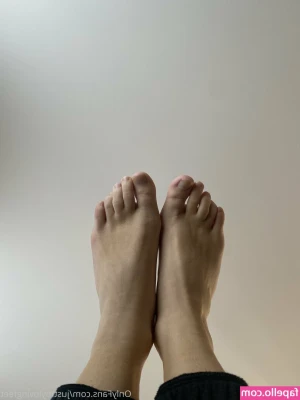 justmylovingfeet - I just want someone to touch me like this...