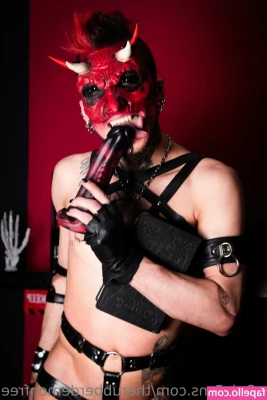 therubberdemonfree - You enjoying the view