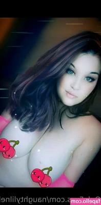 naughtylilnekofree - i wish you were behind me daddy 🤤🍑