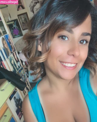 Lia Grimmie [ lia-grimmie ] - I decided to start my week with a big slutty attitude 💕😈
