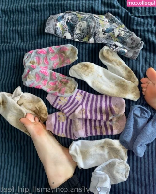 small_girl_feet [ small-girl-feet ] - Would you take this shot? 😜