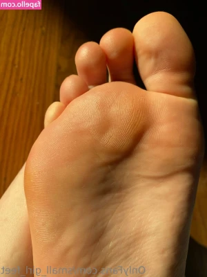 small_girl_feet [ small-girl-feet ] - Wanna join me? 🥺👉🏼👈🏼🥺