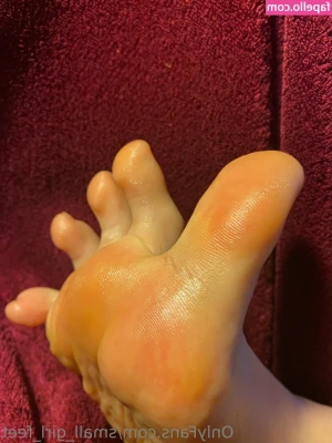 small_girl_feet [ small-girl-feet ] - Once my coochie isn't so soree I am spoilinggg yall 😤🤣 it's