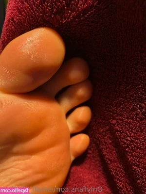 small_girl_feet [ small-girl-feet ] - Hello lovers 💜 I have been doing some intense recovery and just
