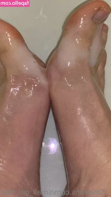 small_girl_feet [ small-girl-feet ] - More toys snd cute things please 😘😘 I'm having a rubbish day,