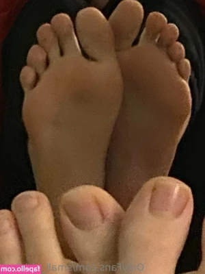 small_girl_feet [ small-girl-feet ] - Pretty with a huge cock 💖
