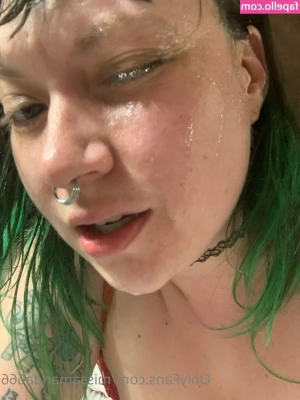 missamanda666 - It's raining cocks hahaha