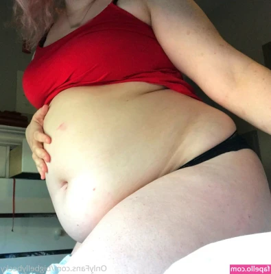 bigbellybecky - So fucking horny 😍 let me spit in your mouth