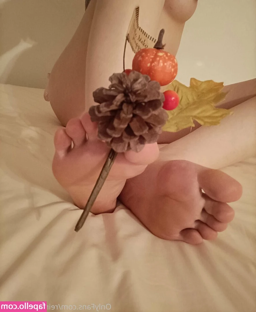 reinasfreesecret - Behind the cam , oiled sitting on dildo sniffin poppers and jerking