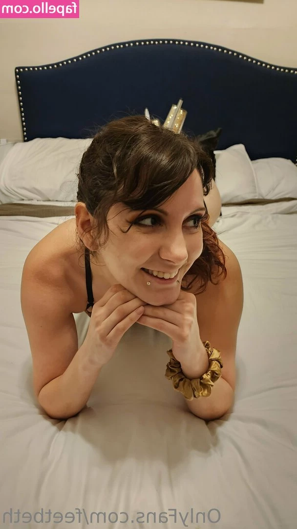 feetbeth - I’m filming w a new boy tmw… what would you like to see me make?