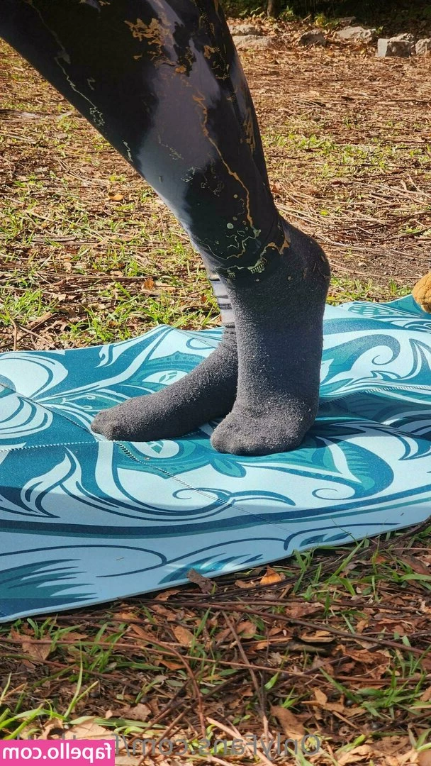 feetbeth - Favorite yoga poses