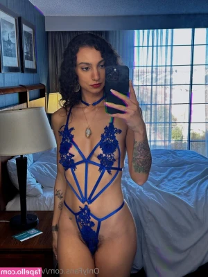 Vikki Mlynn [ vikki-mlynn ] - Hey guys the site is being weird and not letting me send things out.