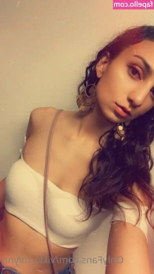 Vikki Mlynn [ vikki-mlynn ] - 💦 Daddy I’m hungry 🥺  If I keep sucking it will you give me