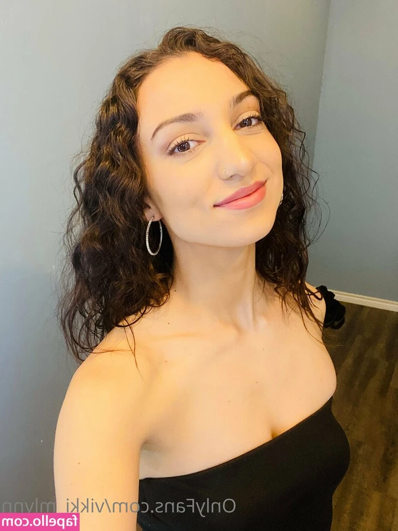 Vikki Mlynn [ vikki-mlynn ] - Had a little fun being naughty