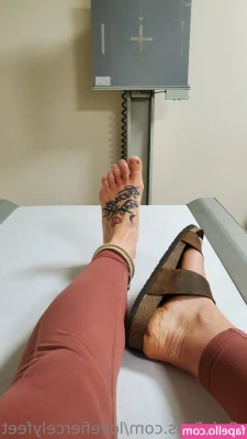 lovefiercelyfeet - Upskirt doesn't feel like the right phrase here.. ;P