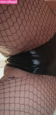 petite_hazy [ petite-hazy ] - My new hot pink pedi just got it's cherry popped x