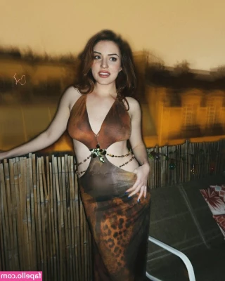 Louise Aubery [ louise-aubery ] - Spank me   Mets moi la fessée