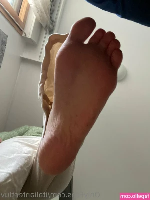 italianfeetluv - Make this your Lock Screen☺️