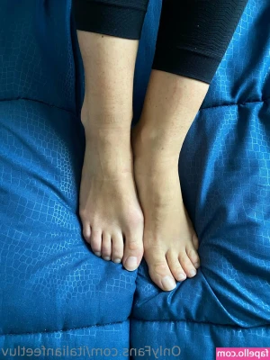 italianfeetluv - Sexy sassy girls @victoria_may89