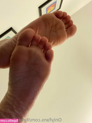 italianfeetluv - Bet u'd love the view 😋