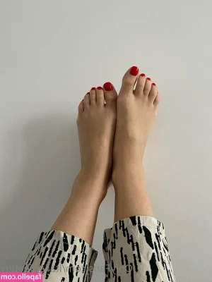 italianfeetluv - I want you to kiss with my nipples while your fingers roll around my