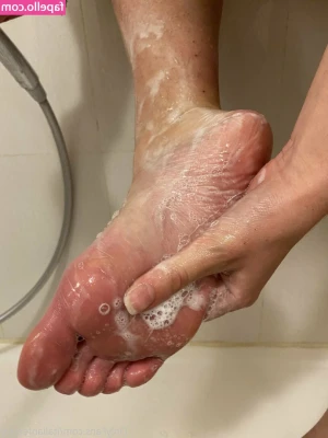 italianfeetluv - Me for a snack? 🤭
