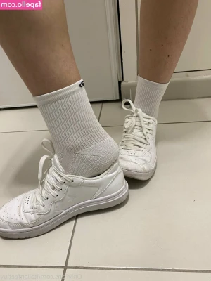italianfeetluv - These tanlines are begging to be licked 😇🌸