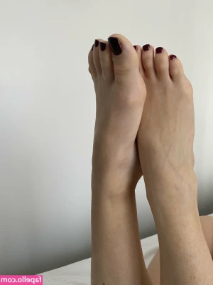 italianfeetluv - Happy New Years Day my loves 💖   Here's to keeping positive and