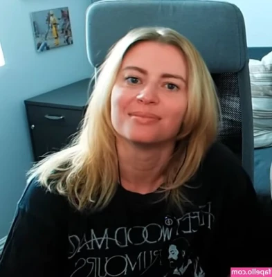 Elyse Willems [ elyse-willems ] - Behind The Scenes Set