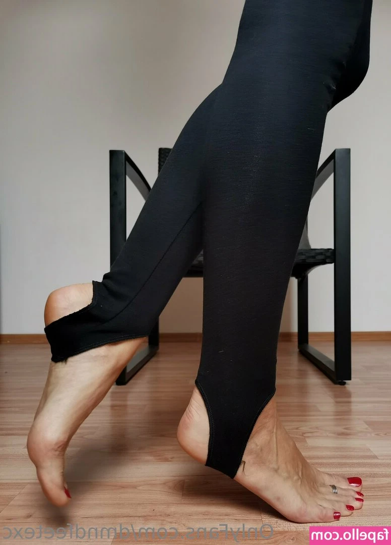 dmndfeetexc - I’ve been such a dirty girl, daddy. Come and help clean me up 😉