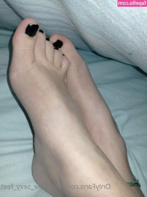 my_little_sexy_feet [ my-little-sexy-feet ] - Last pic from the mini photo set I did the other day. Lots of