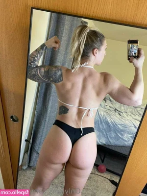 fit.pawg [ fit-pawg ] - wanna see me dive into her pretty pussy next?