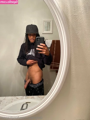 kingkapper - POV you’re doing dick ratings and you look up and realise your