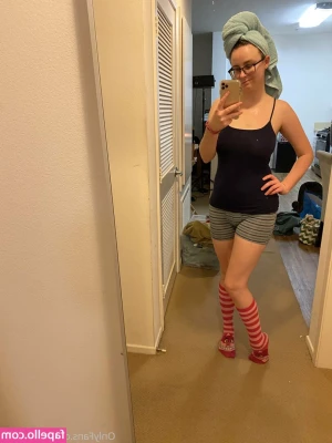 jaytaylorxx - I have a tummy ache 🙃 but I’m still smiling 🙂