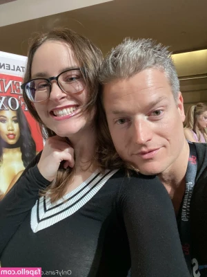 jaytaylorxx - a friend played with my booty and spanked me💦 then @whiteshton