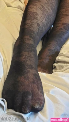 missfeetstink - Happy Friday!!! 💋