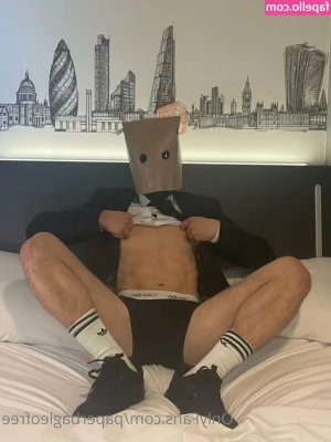 paperbagfree - Chilling 🥰💚🤍