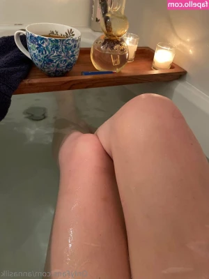 annasilk - Happy late x-mas~ hope yall got lit like a Xmas treee🎄 hope yall