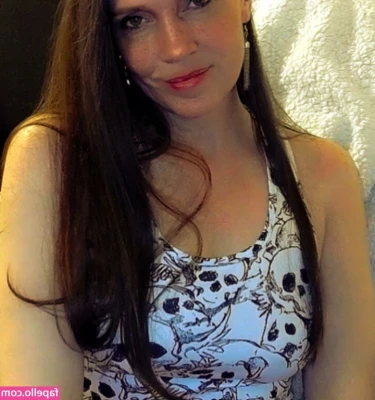 Molly Nova [ molly-nova ] - Look look daddy, fancy camera. Whatcha think?!