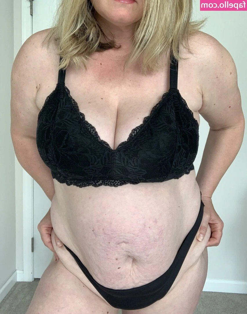 TheeJanessa - Happy Monday y'all