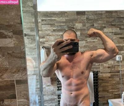 ralph852 - If u would like a Cam live show or personal video dont hesistate to